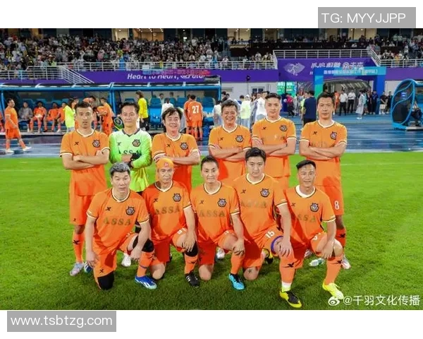 香港足球明星队精彩瞬间集锦展现球场风采与团队精神